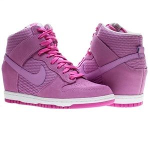 Nike Air Dunk Sky Hi Sneaker hidden
Wedge Booties